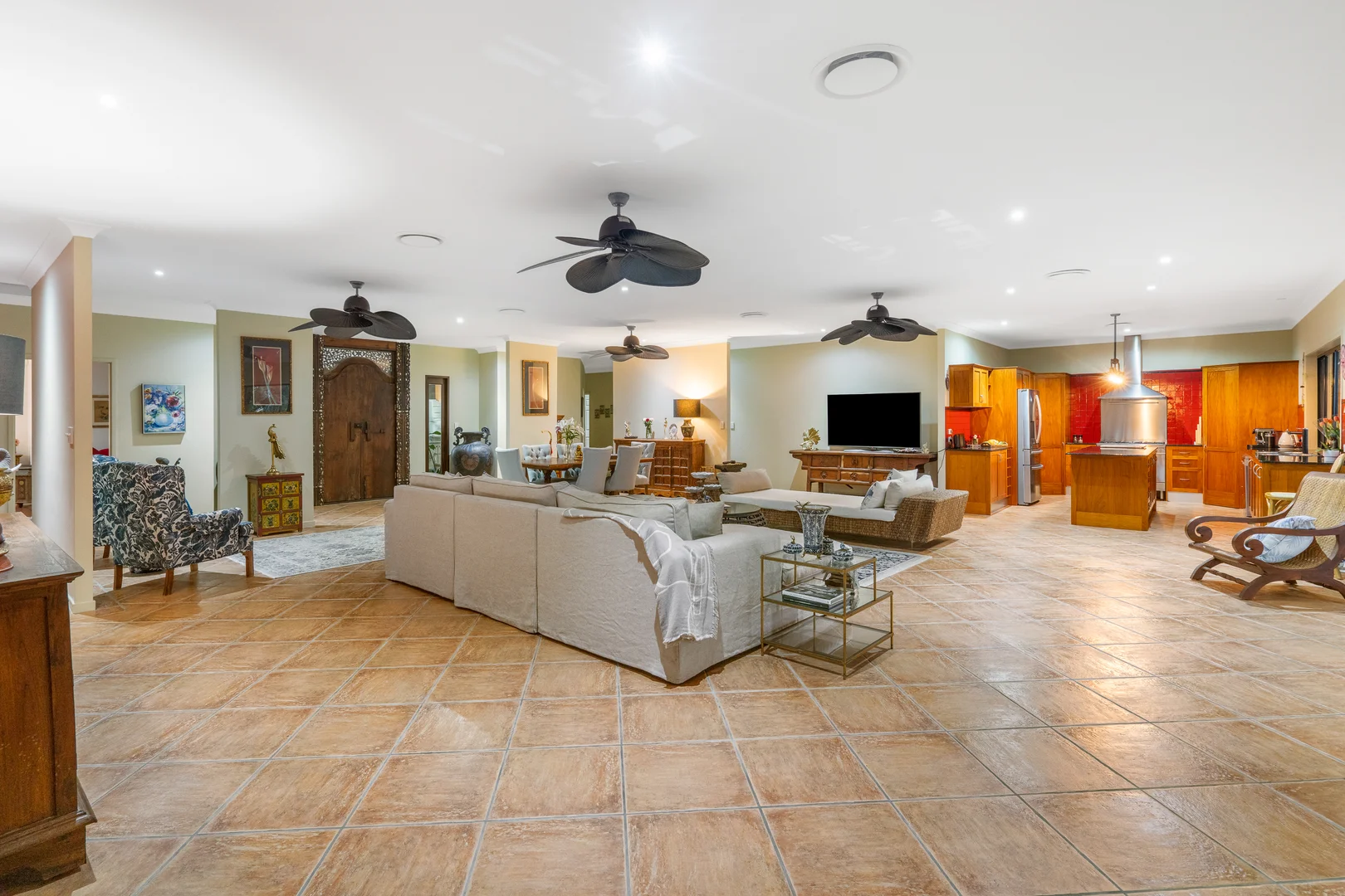 Additional image 8 of 72 Sir Bruce Small Boulevard, Benowa Waters QLD 4217