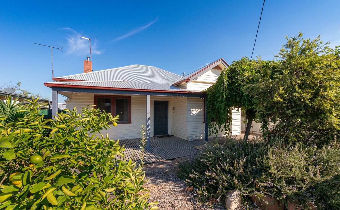 3 bedrooms House in 61 Docker Street WANGARATTA VIC, 3677