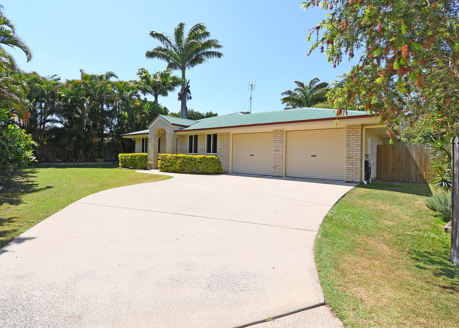 5 Coast Bay Close, Point Vernon QLD 4655, Image 1