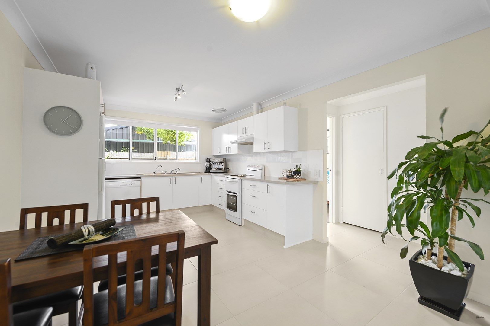 2/4 Cotinga Crescent, Burleigh Waters QLD 4220, Image 0