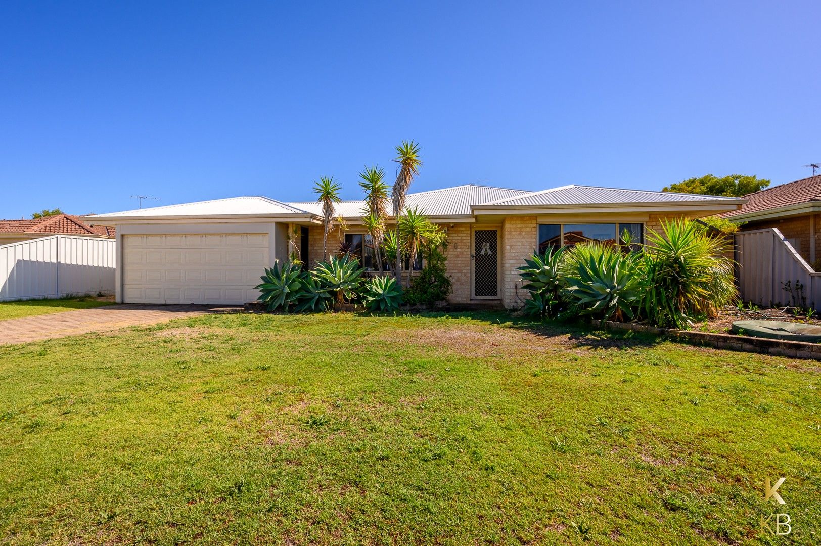 5 bedrooms House in 8 Ryde Cl WARNBRO WA, 6169