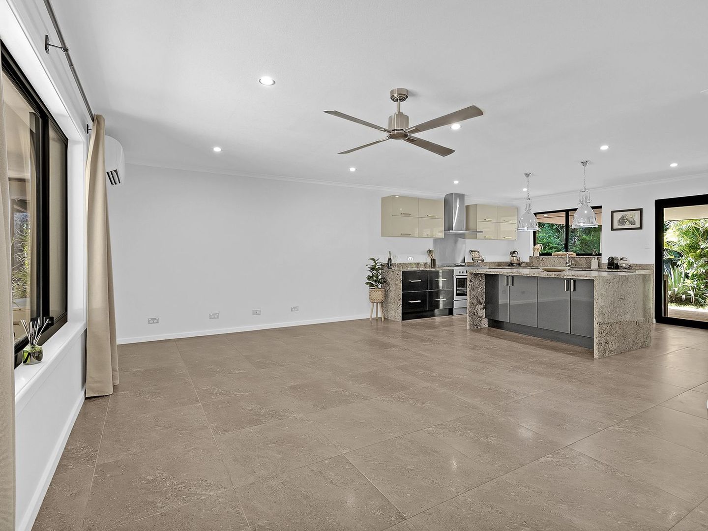 7 Flynn Crescent, Dampier WA 6713, Image 2