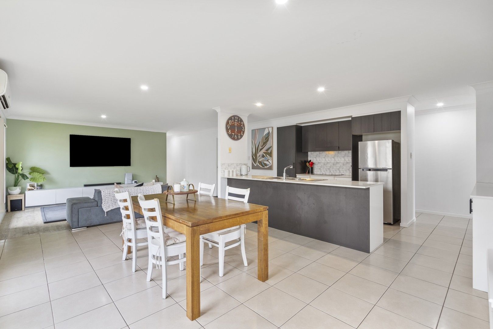 4 bedrooms House in 23 Bellinger Key PACIFIC PINES QLD, 4211