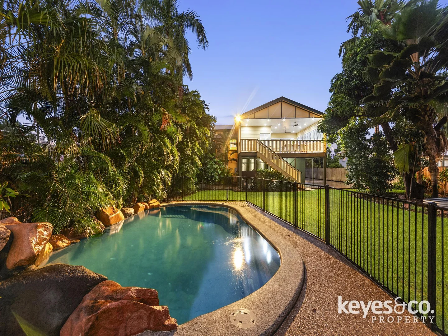 27 Davidson Street, South Townsville QLD 4810