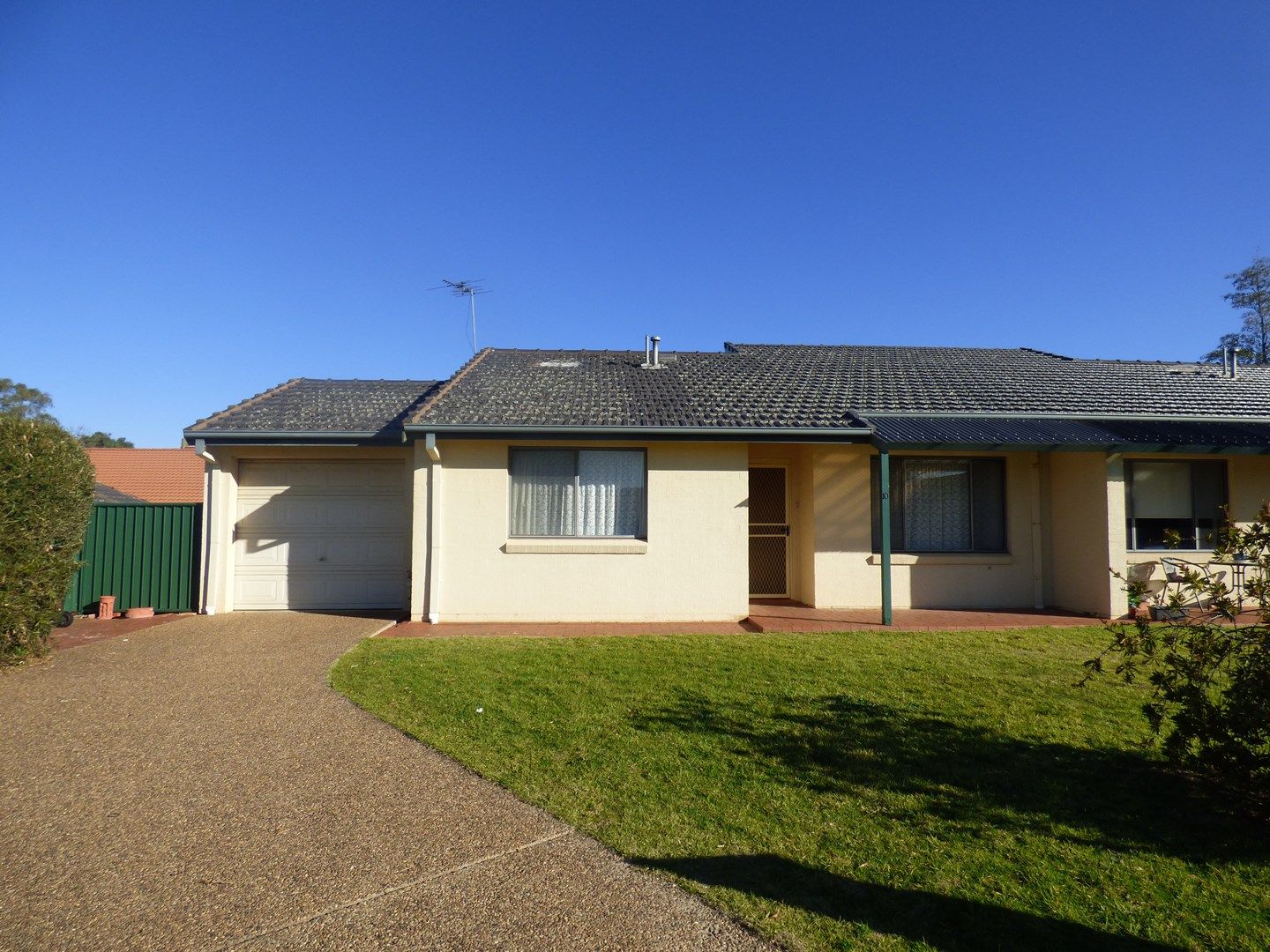 Unit 10/4 Old Barracks Lane, Young NSW 2594, Image 0