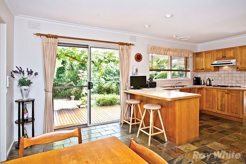 2 The Glade, Wheelers Hill VIC 3150, Image 2