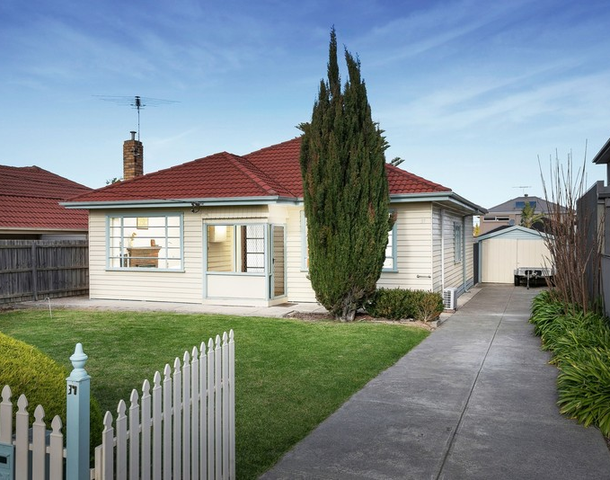 37 First Avenue, Strathmore VIC 3041