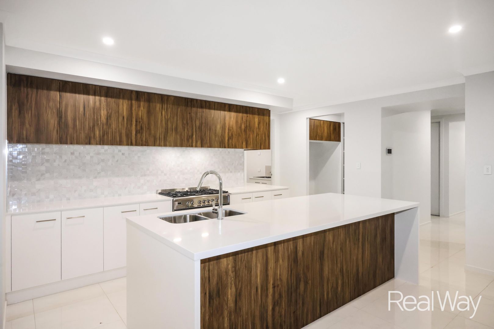 84 Belvedere Drive, Spring Mountain QLD 4300 House For Rent 750