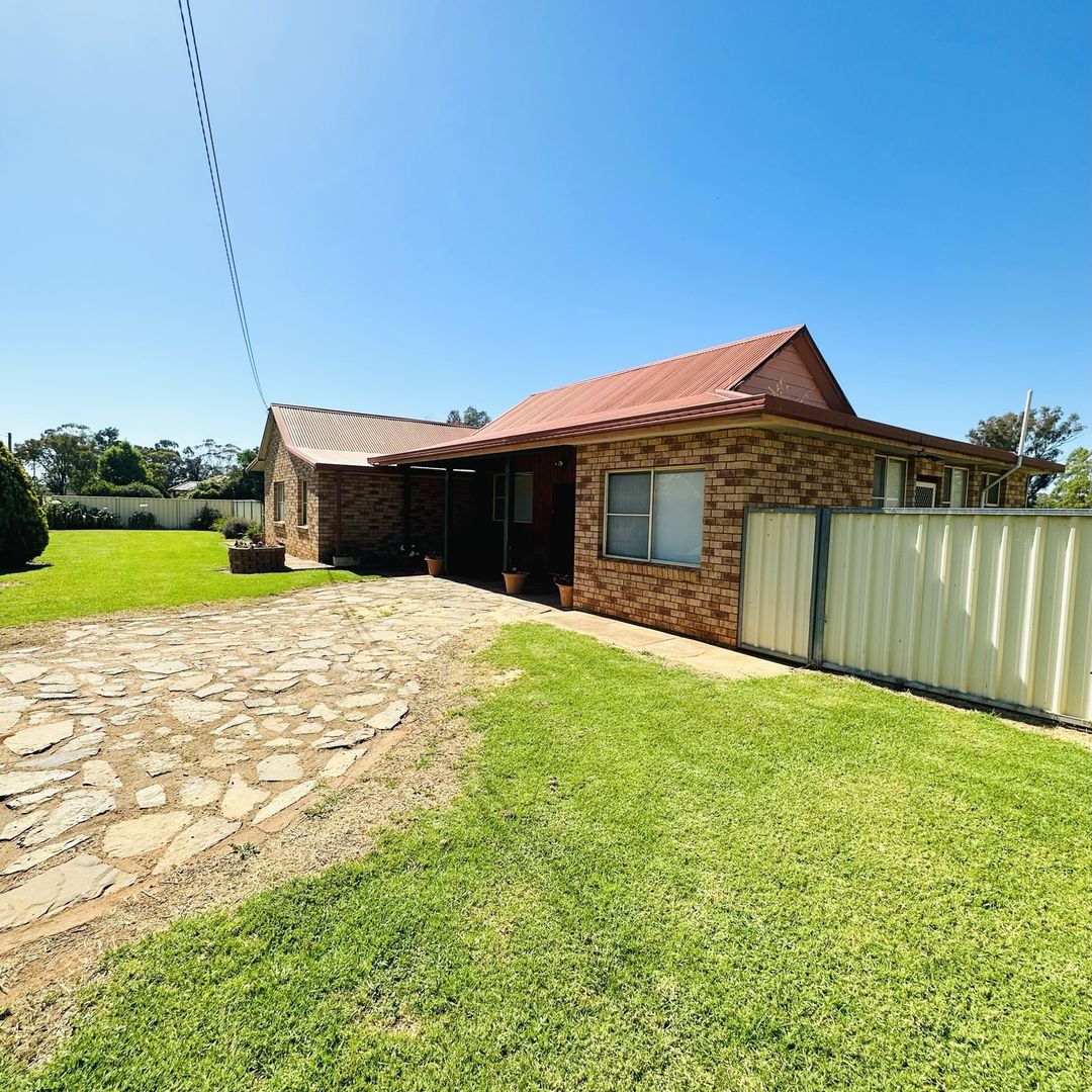 14 Mentone Street, Trundle NSW 2875, Image 2