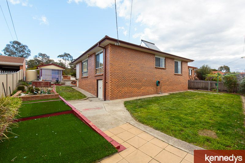 17 Hadleigh Circuit, Isabella Plains ACT 2905, Image 2