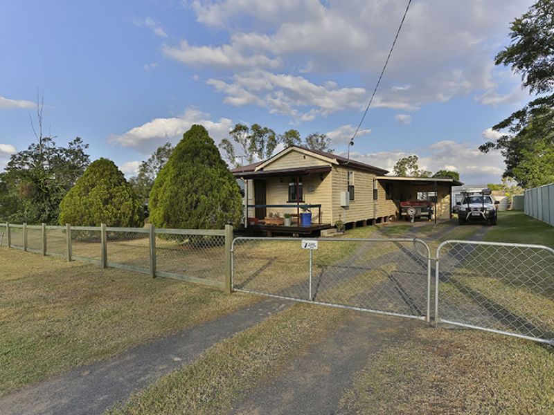 32 Barker Street, Goombungee QLD 4354, Image 0