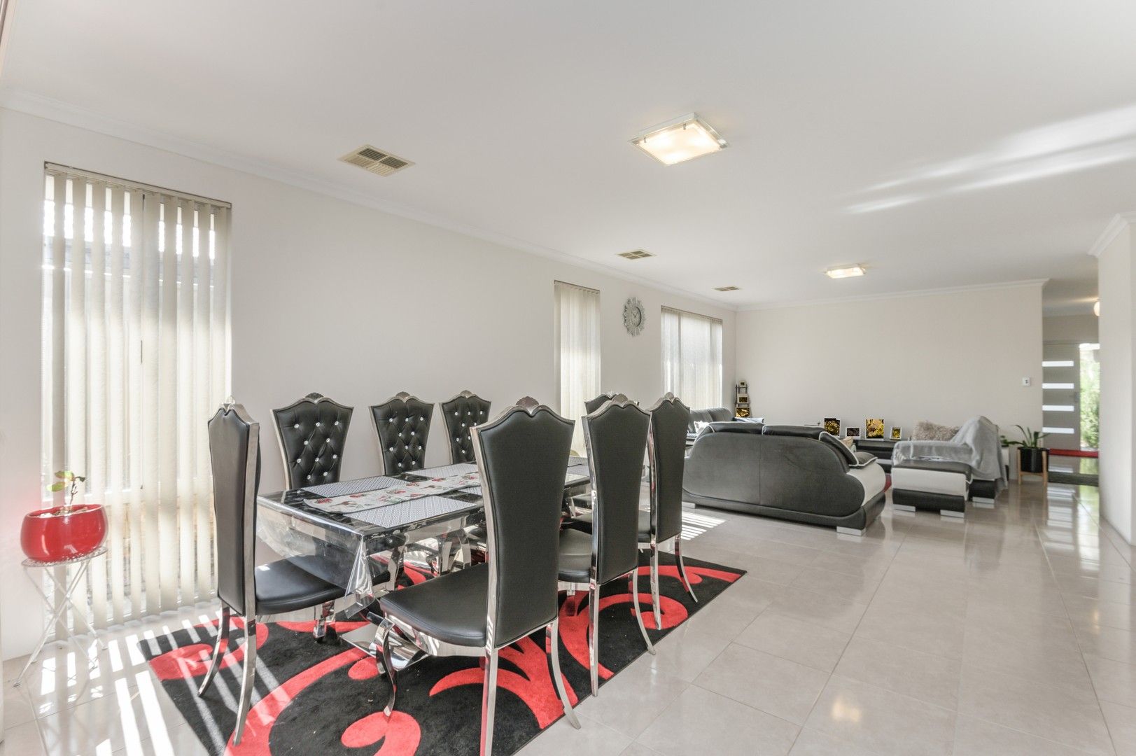 4 bedrooms House in 23 Rossiter Avenue PIARA WATERS WA, 6112