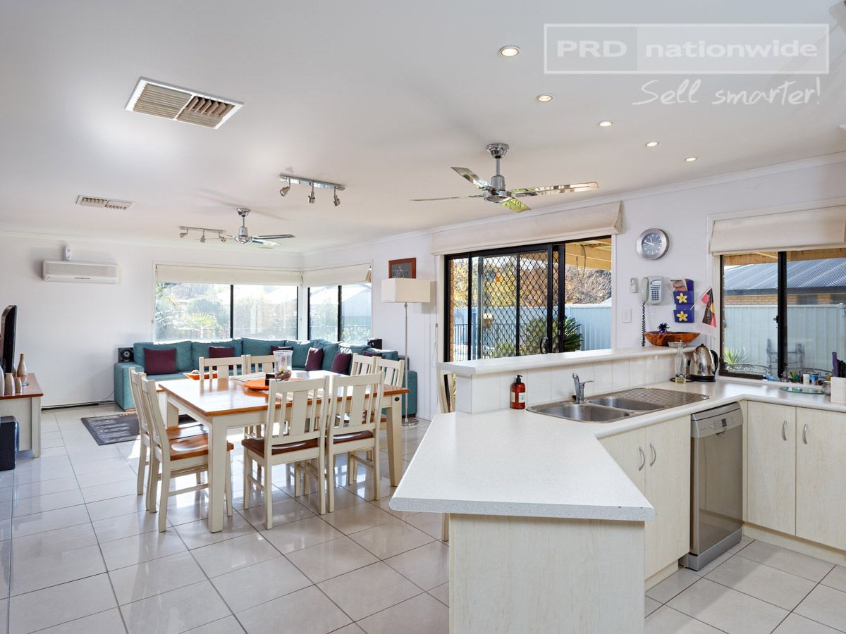 7 Walla Place, Glenfield Park NSW 2650, Image 1