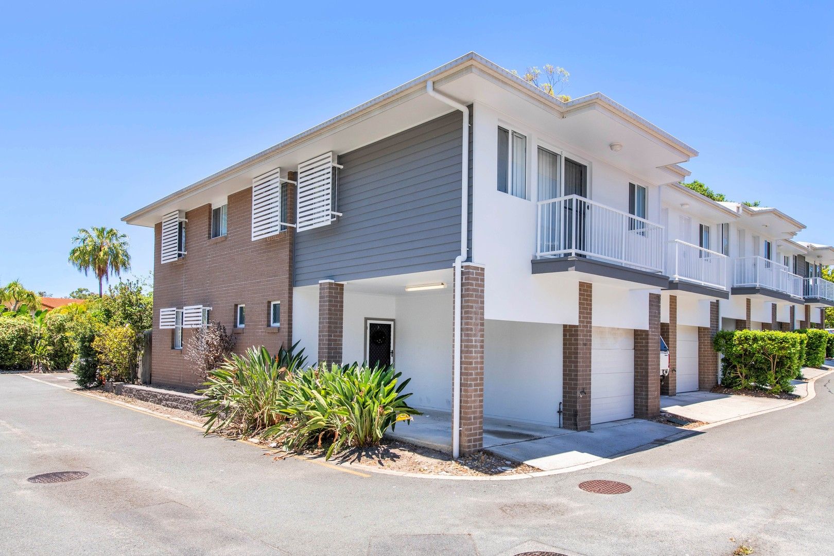 3 bedrooms Townhouse in 18/22 Yulia Street COOMBABAH QLD, 4216