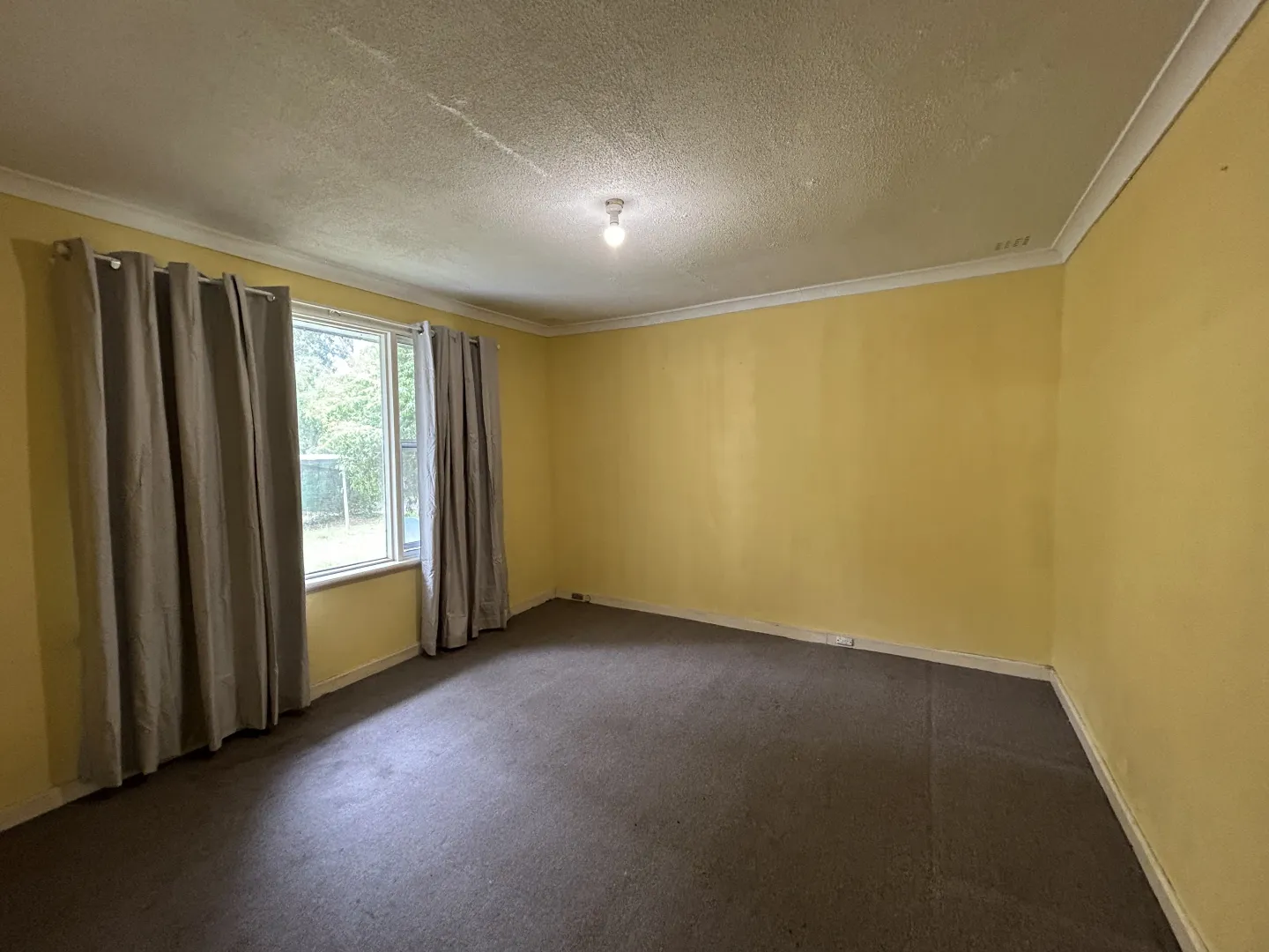 4 Bedroom home in rural environment - View 4