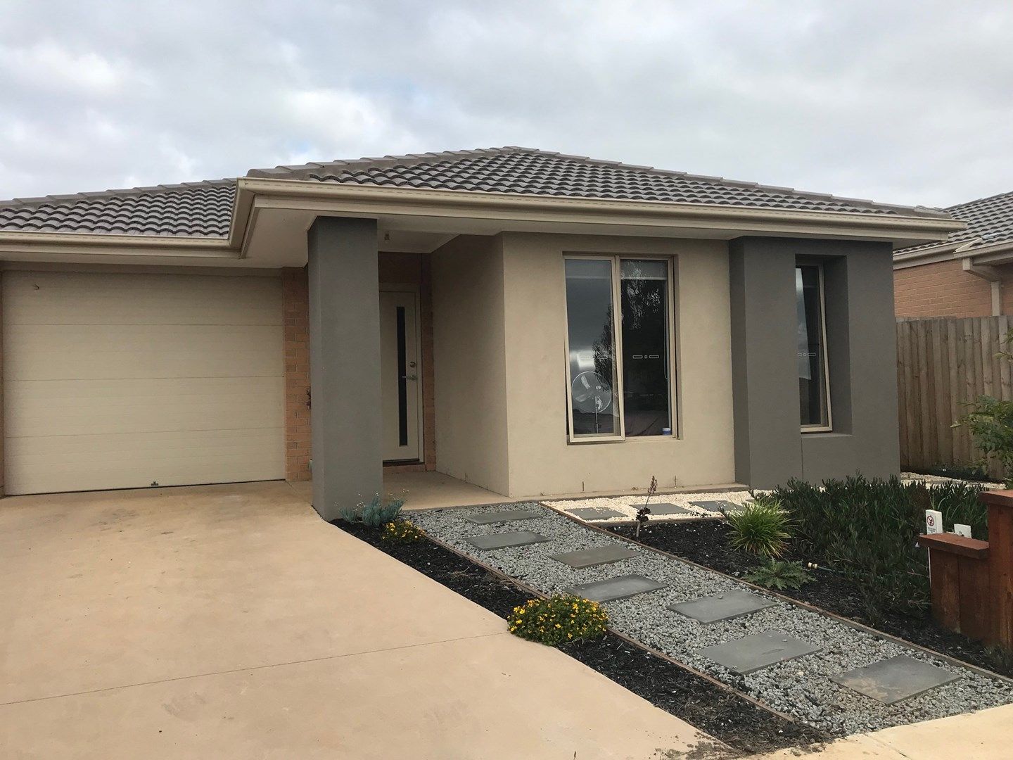 3 bedrooms House in 11 Simony Drive ARMSTRONG CREEK VIC, 3217