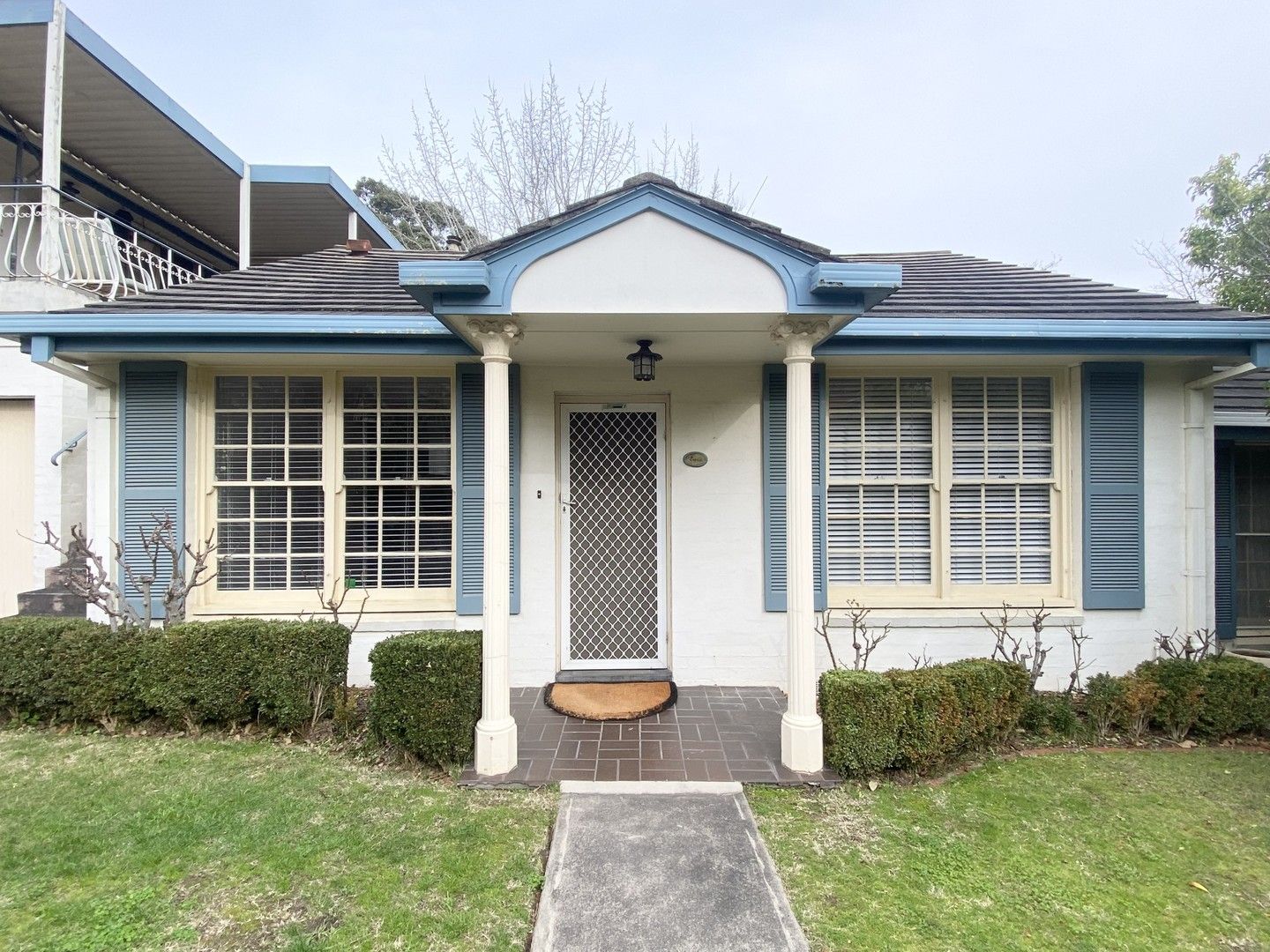 2 bedrooms Apartment / Unit / Flat in 2/6 Avenue Athol CANTERBURY VIC, 3126