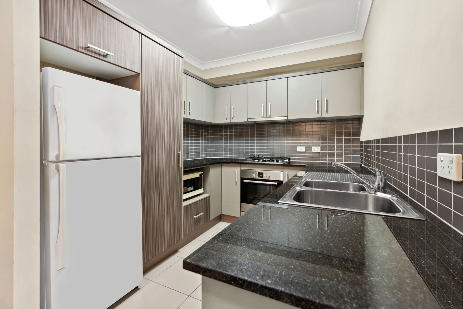 765/12 Gregory Street, Westcourt QLD 4870, Image 2