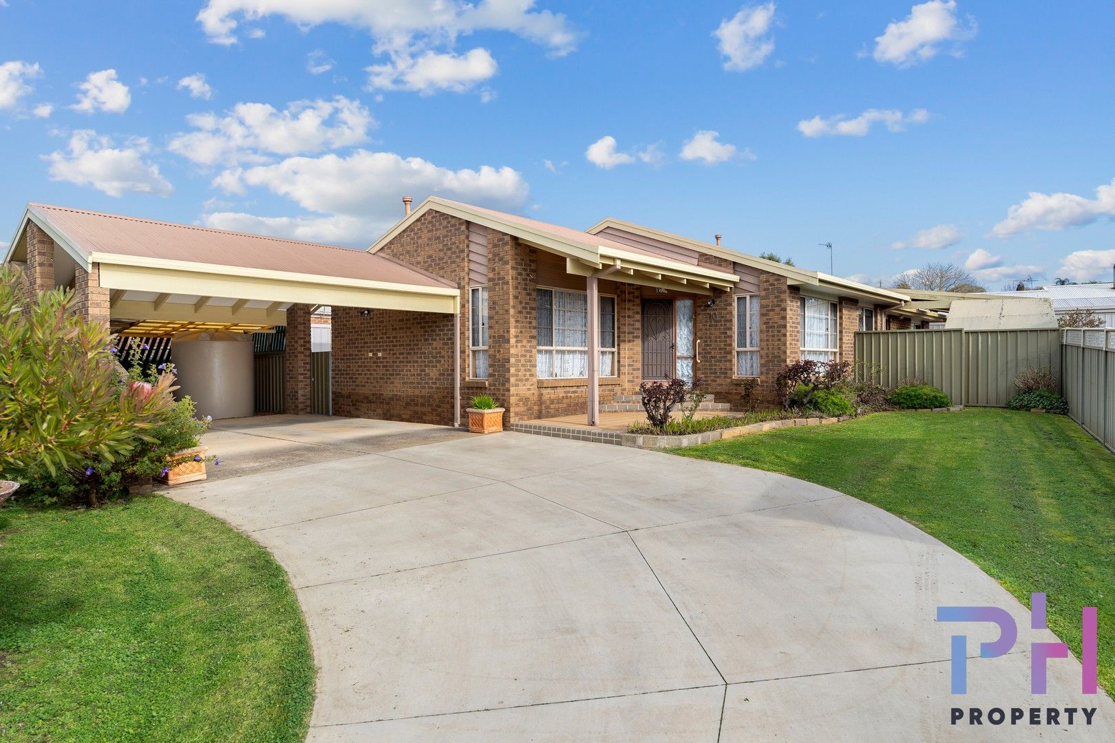 4 bedrooms House in 10 Odea Crescent KANGAROO FLAT VIC, 3555
