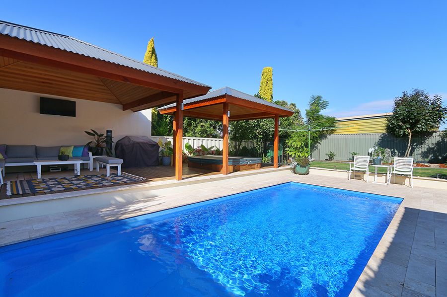 5 bedrooms House in 14 Timewell Street DIANELLA WA, 6059