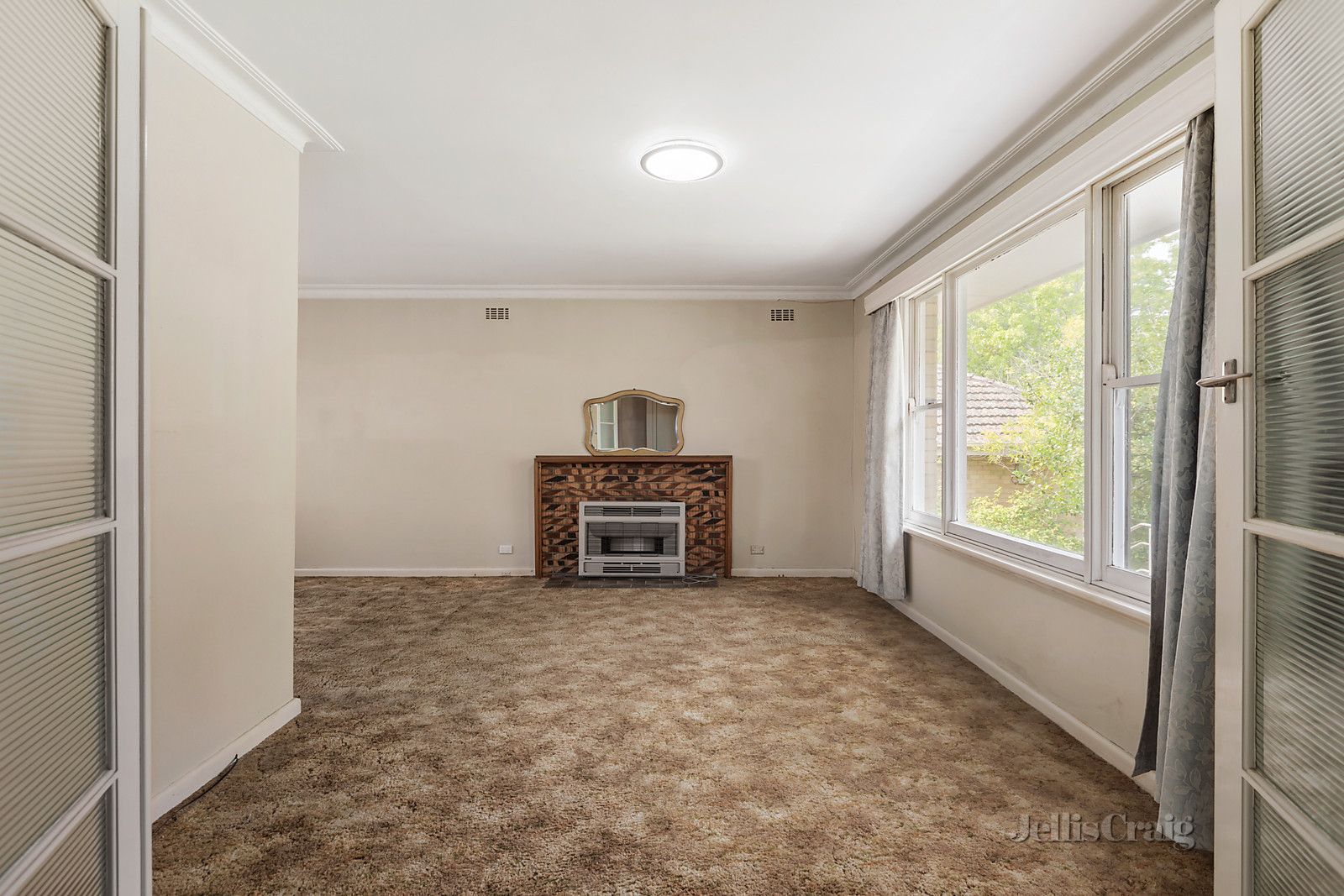 19 Garden Avenue, Mitcham VIC 3132, Image 2