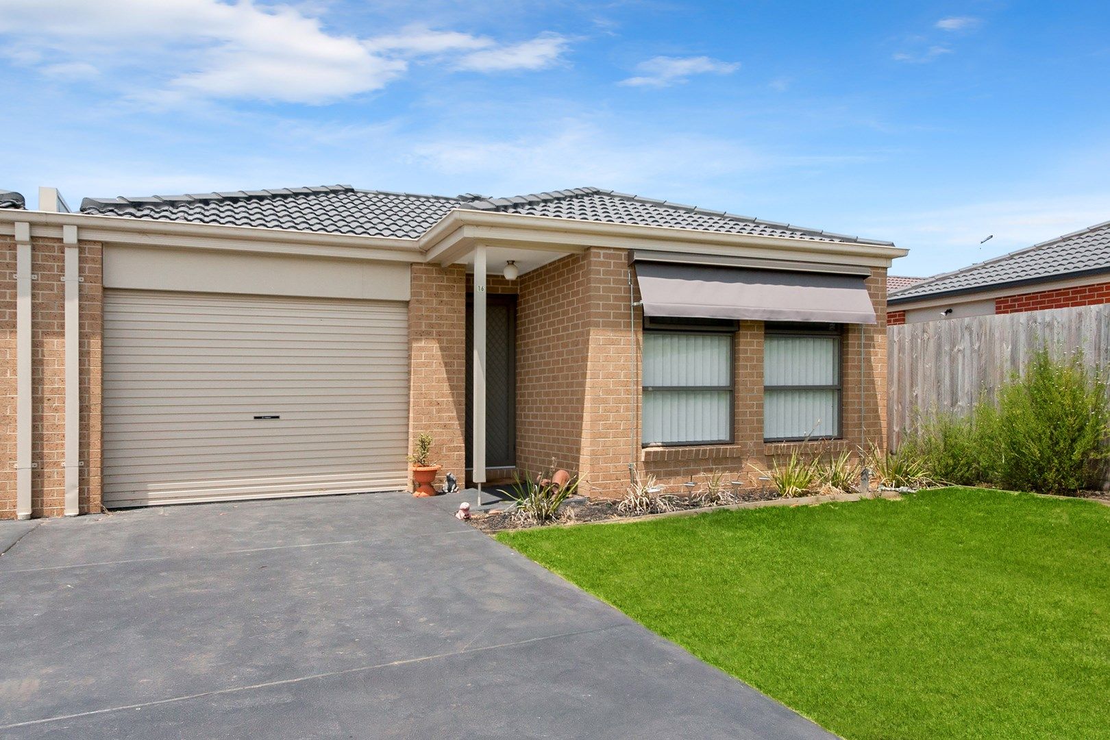 16/9 Shakespeare Court, Drouin VIC 3818, Image 0