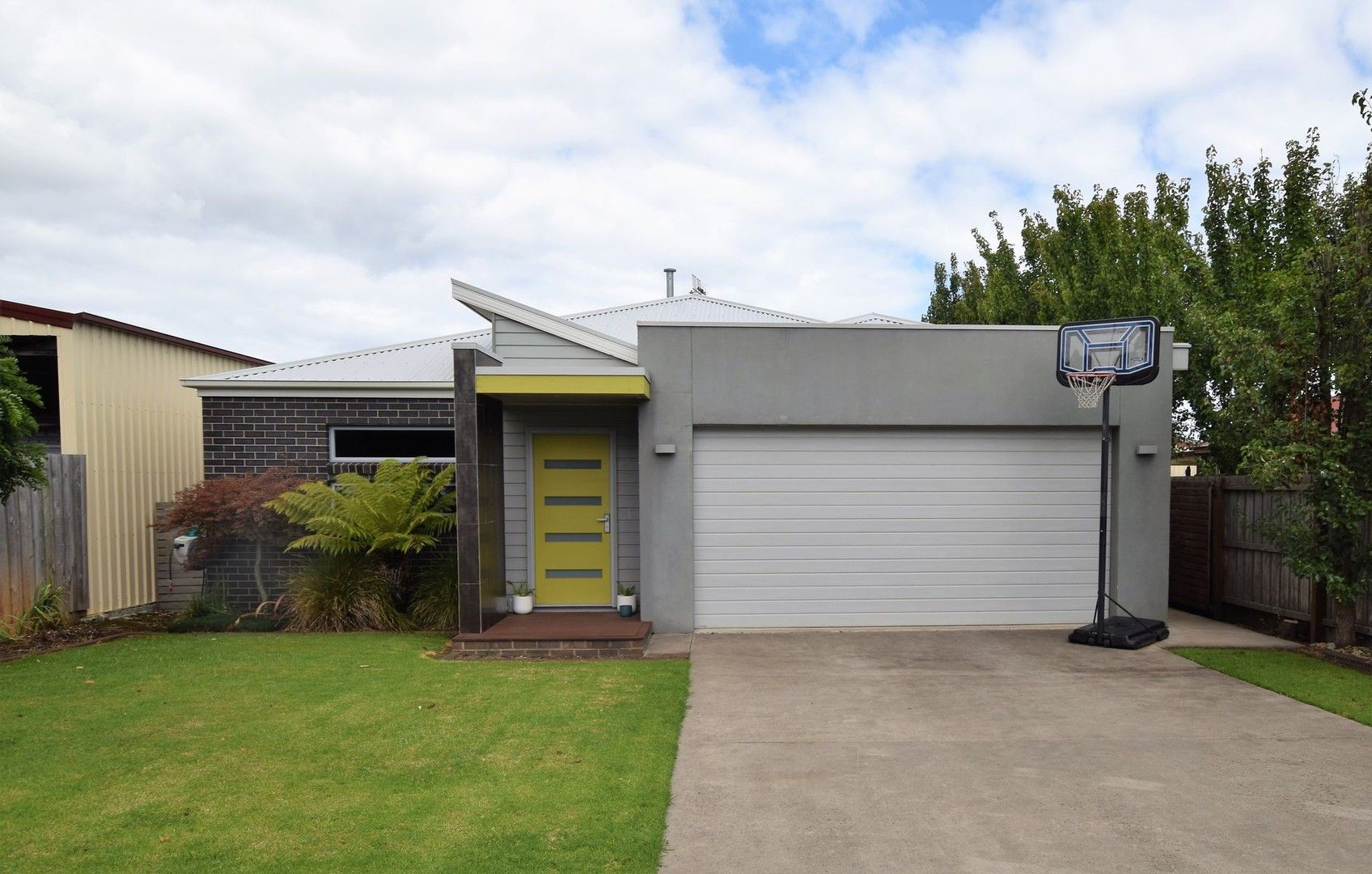 105 Ziegler Parade, Allansford VIC 3277 Townhouse For Rent Domain
