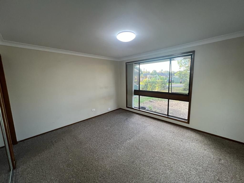 8 Leith Place, St Andrews NSW 2566, Image 2