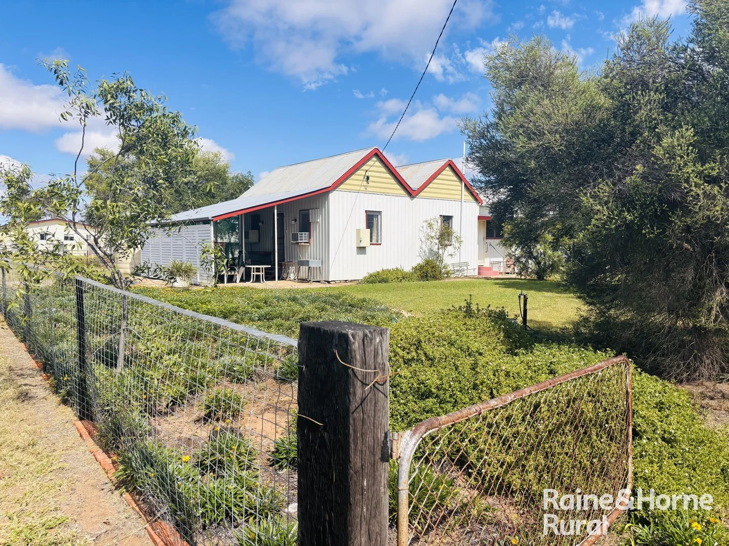 8 Chambers Street, Amby QLD 4462