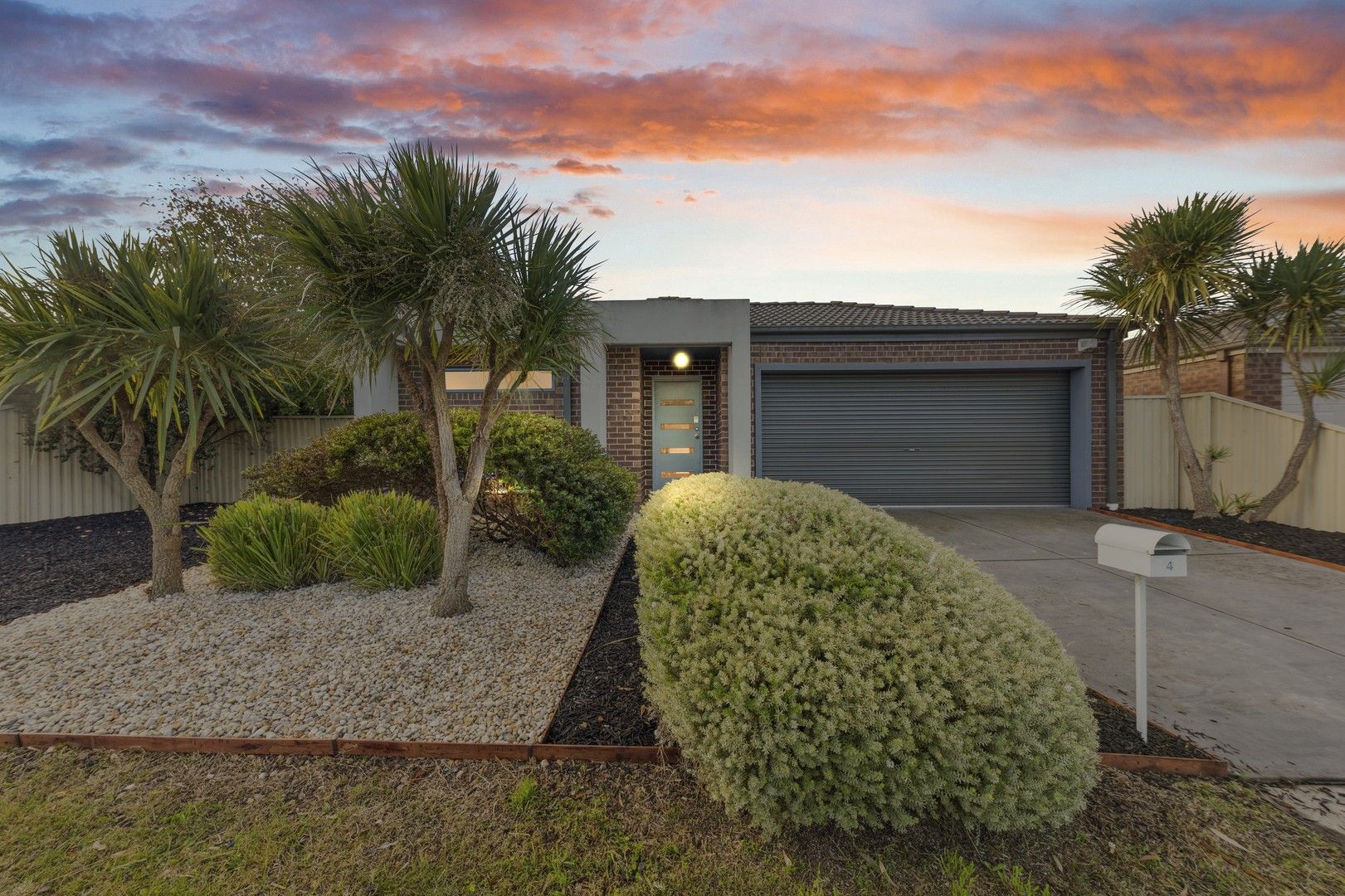 4 Azure Court, Pakenham VIC 3810, Image 0