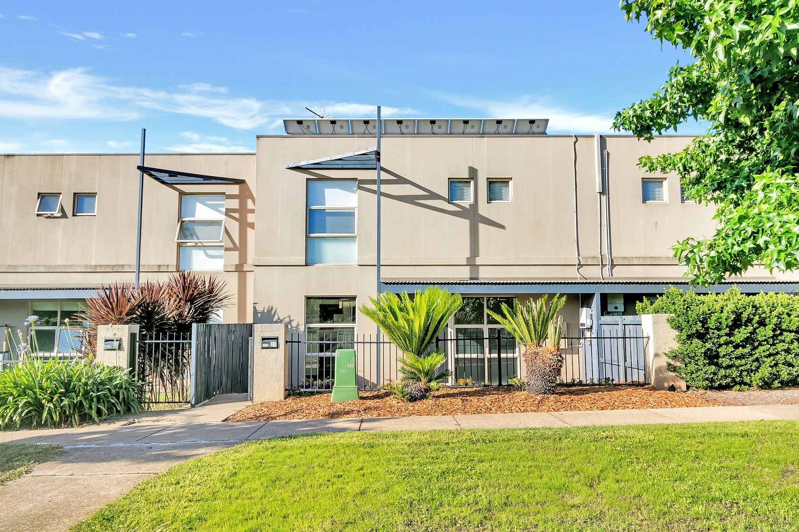 3 bedrooms Townhouse in 77 Mary Gillespie Avenue GUNGAHLIN ACT, 2912