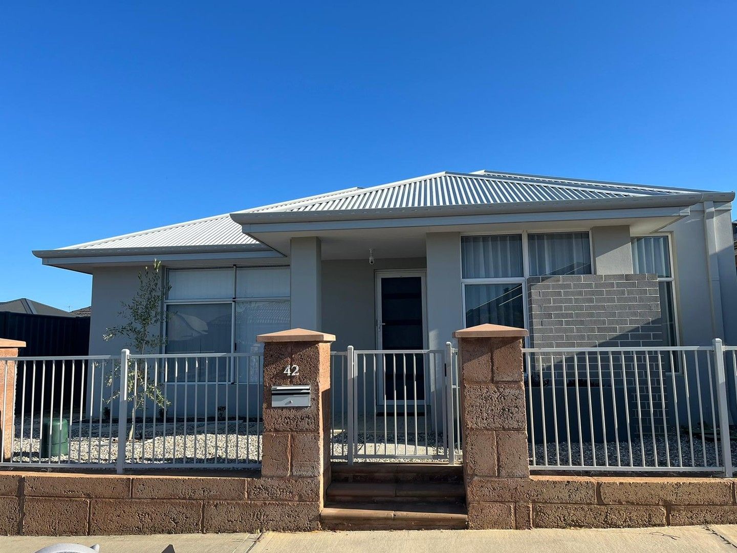 3 bedrooms House in 42 Wallaby Road BANKSIA GROVE WA, 6031