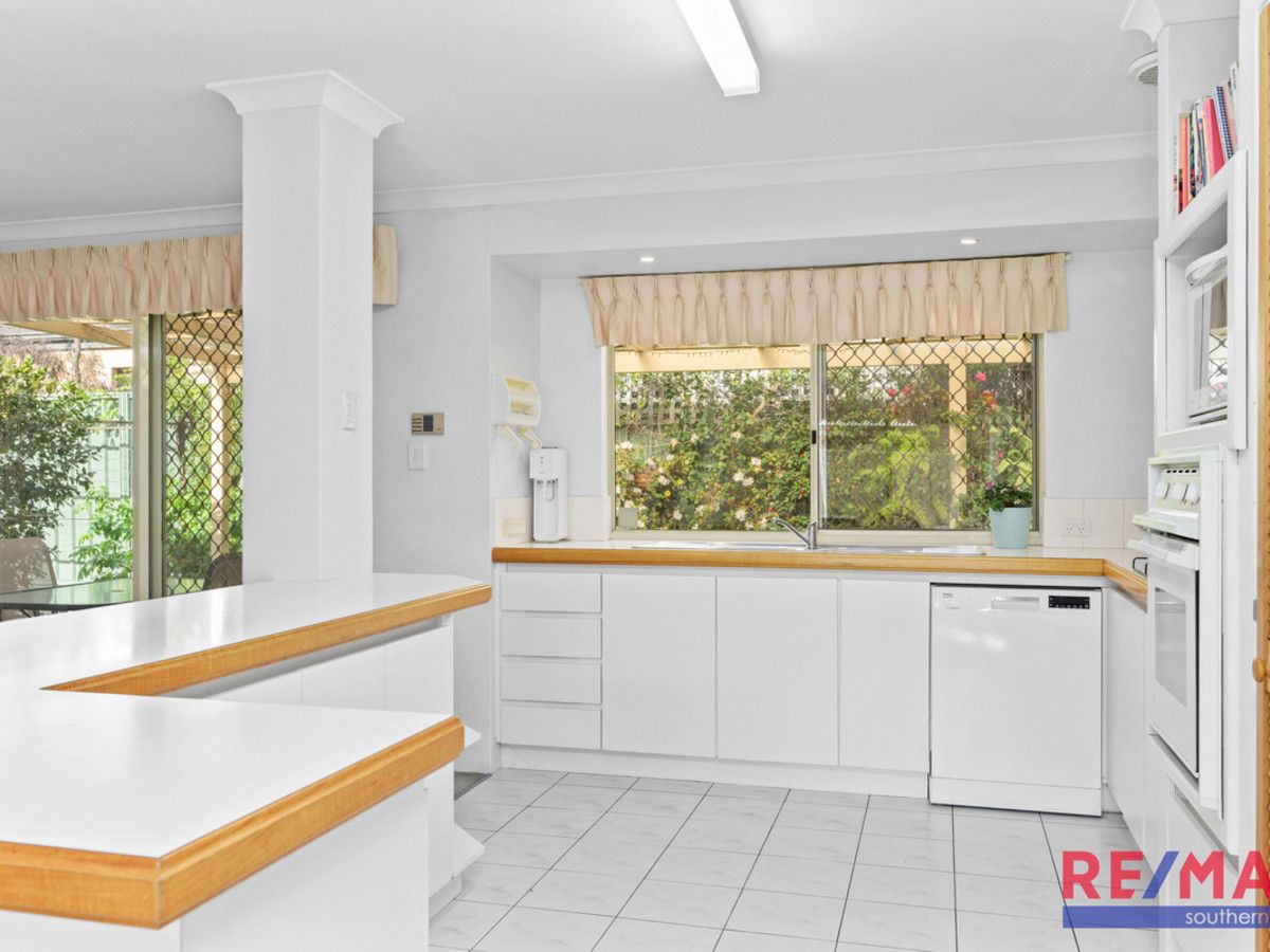 12a Brooke Gardens, Bateman WA 6150, Image 2