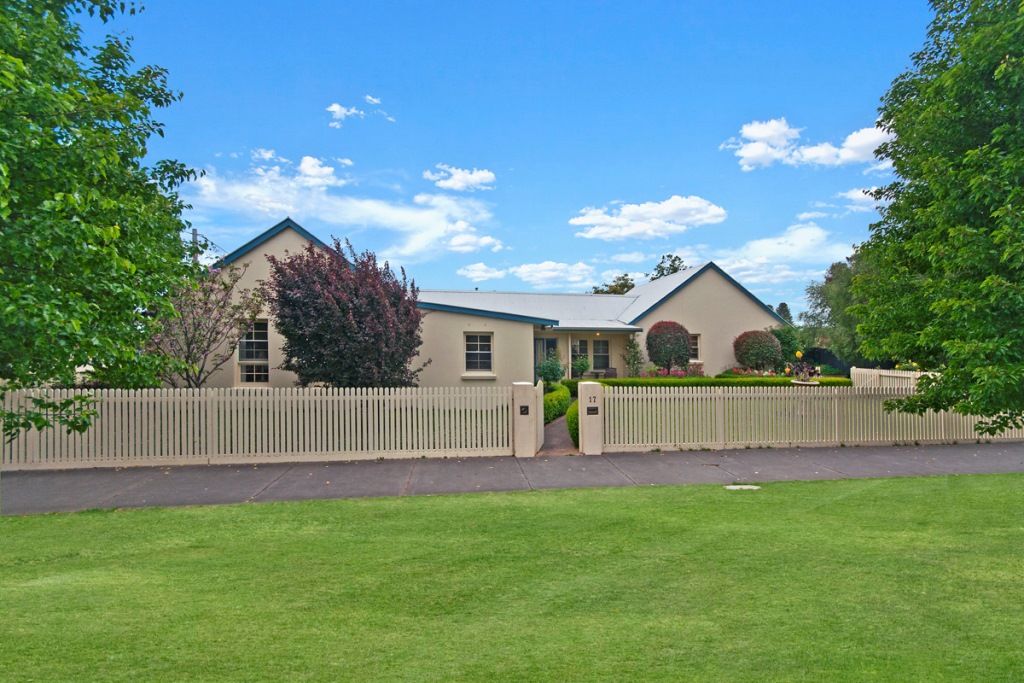 17 Regent Street, Port Fairy VIC 3284, Image 1