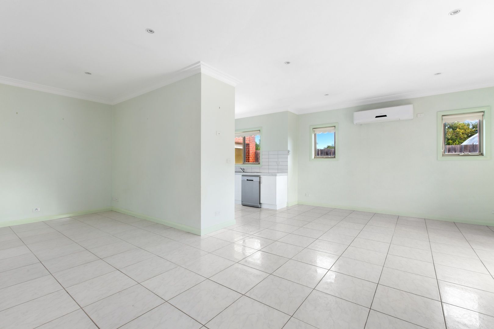 2/27 Davies Street, Safety Beach VIC 3936, Image 2