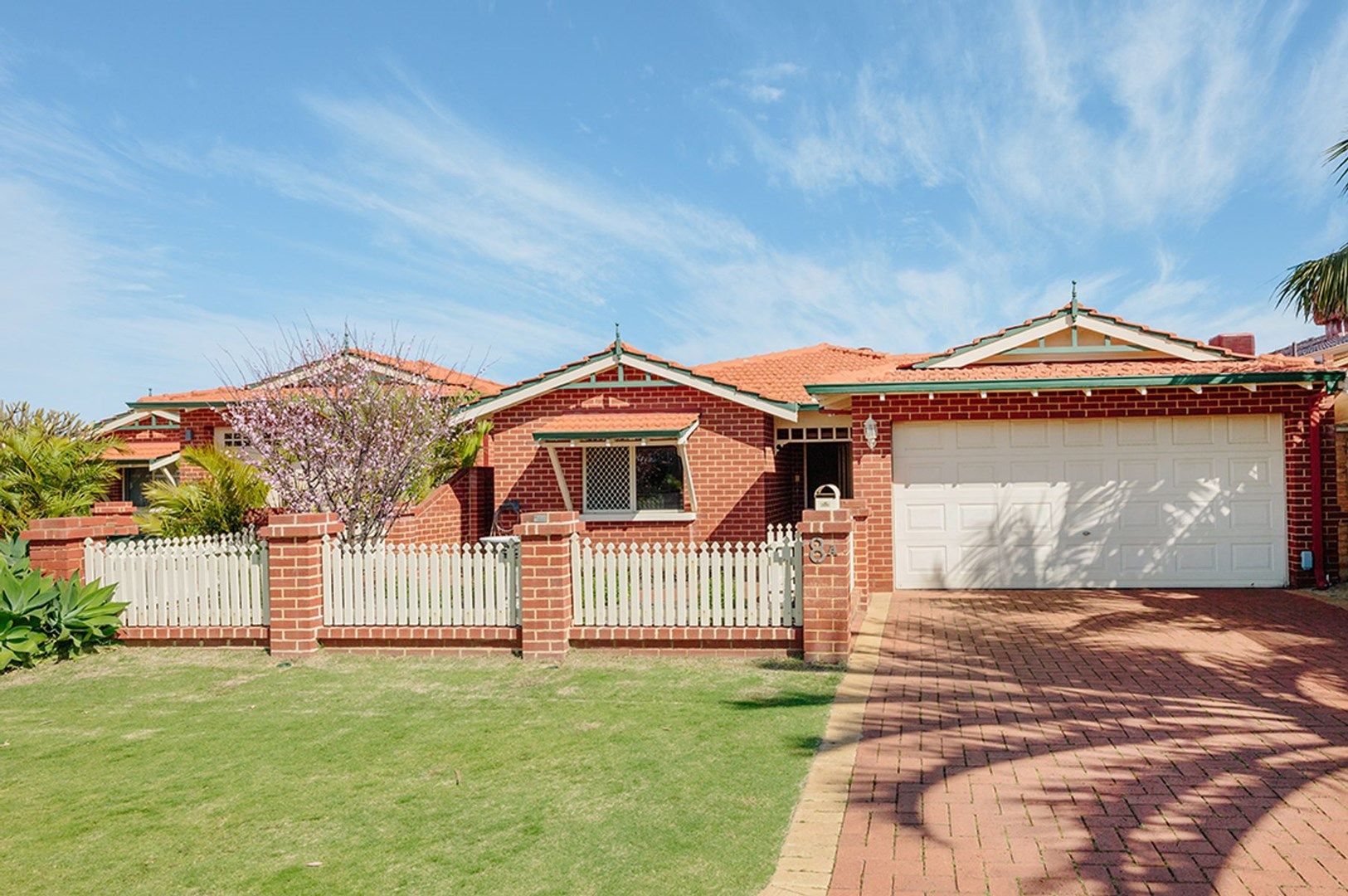 3 bedrooms House in 8A Kareela Court DUNCRAIG WA, 6023