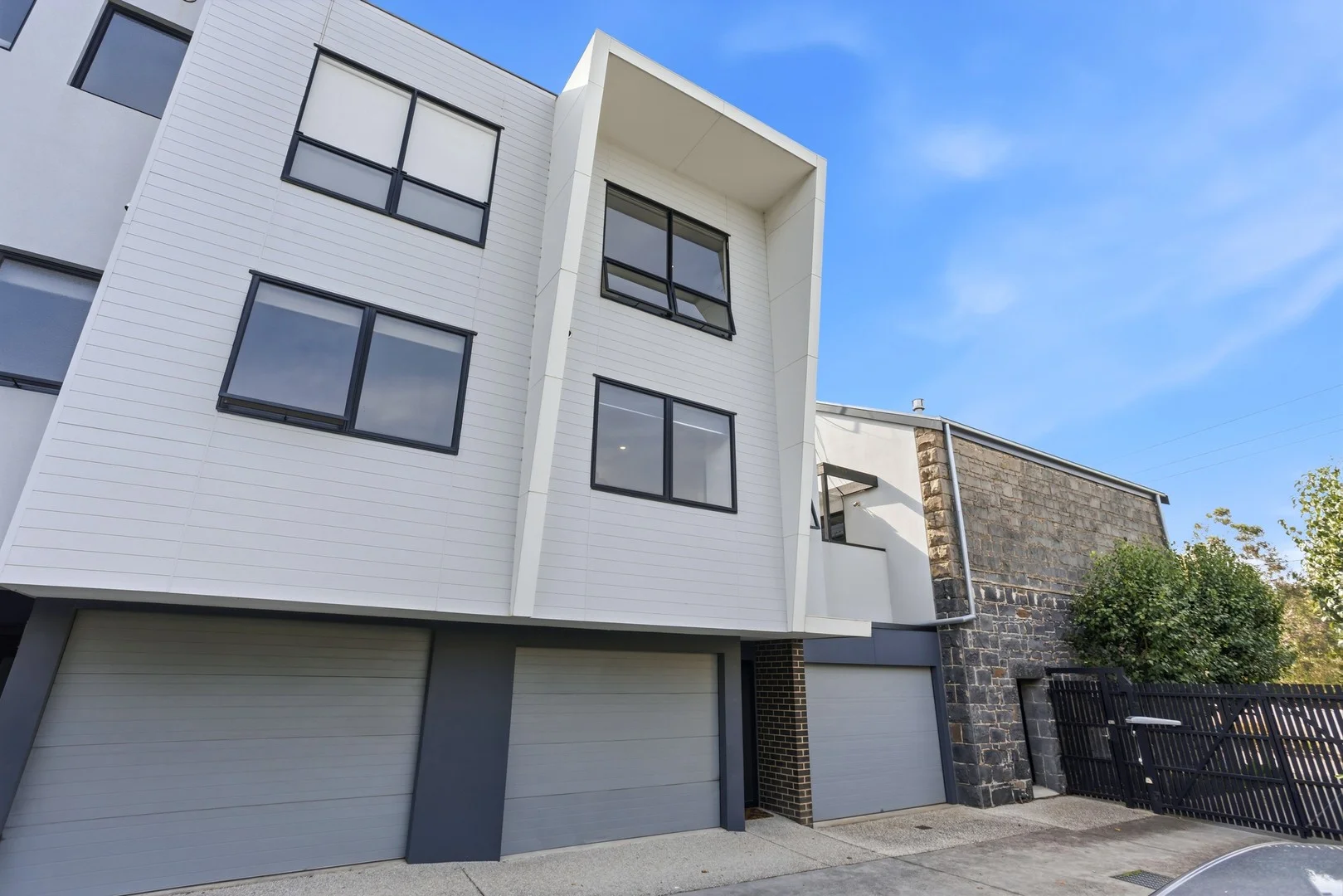 2/92 Cowper Street, Footscray VIC 3011