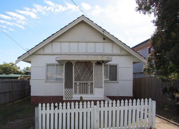 2 bedrooms House in 24 Dix Street REDCLIFFE QLD, 4020