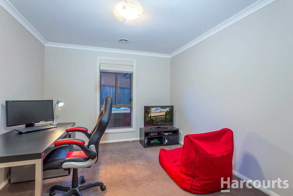 11 Borthwick Avenue, Casey ACT 2913, Image 2