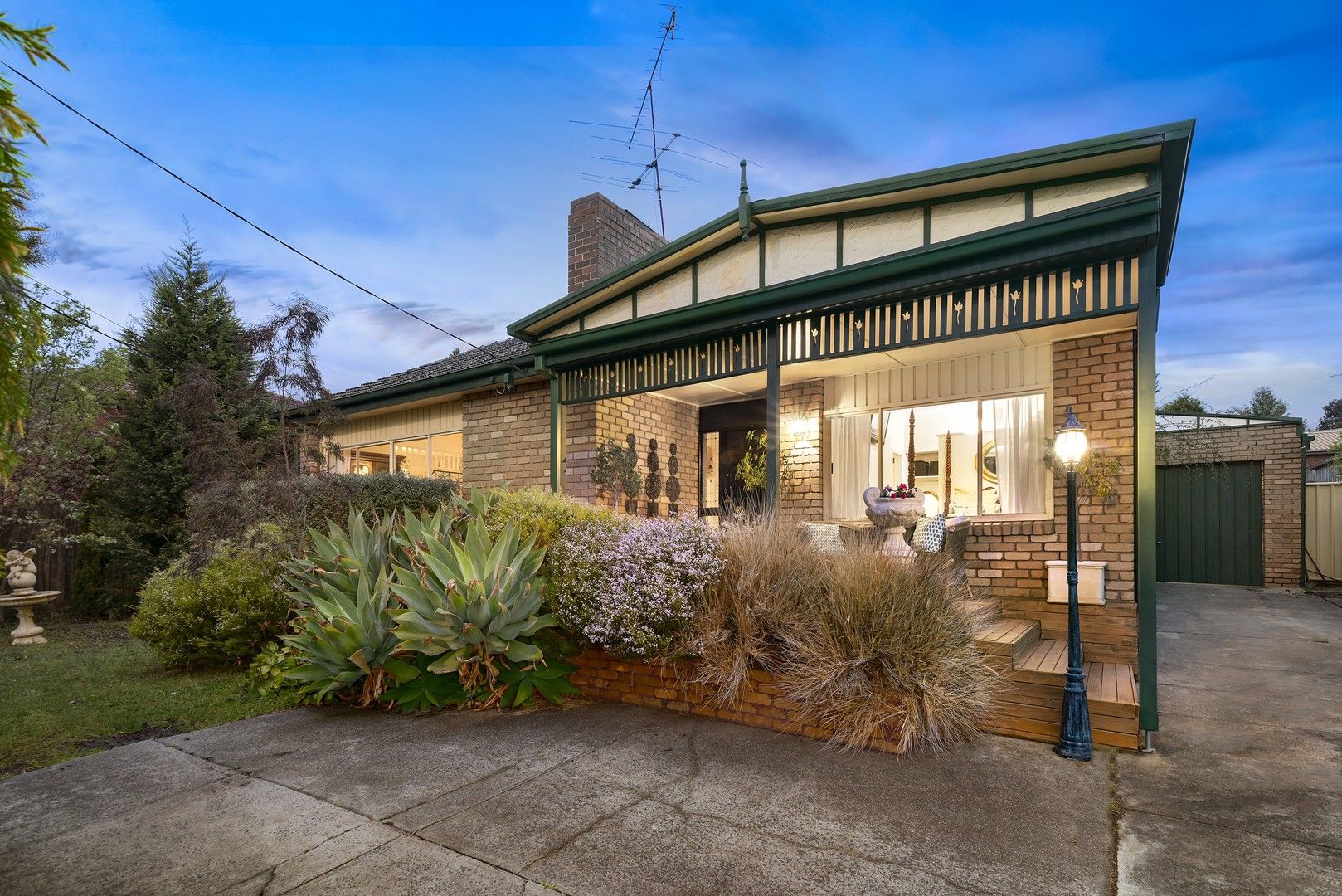 5 bedrooms House in 71 Settlement Road BUNDOORA VIC, 3083