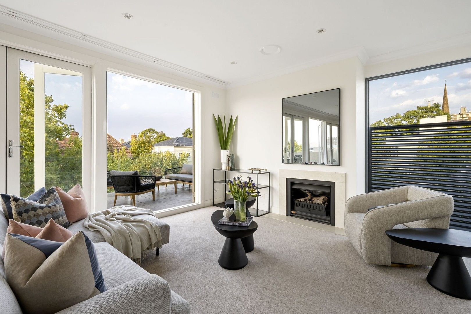 3 bedrooms Apartment / Unit / Flat in 4/496 Toorak Road TOORAK VIC, 3142