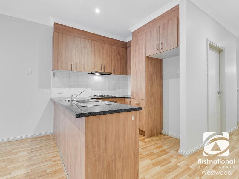 4/41 Hyde Park Terrace, Point Cook VIC 3030, Image 2