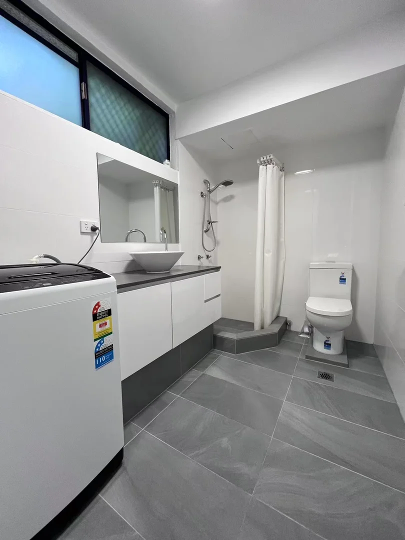 Additional image 10 of 19/2877 Gold Coast HWY, Surfers Paradise QLD 4217