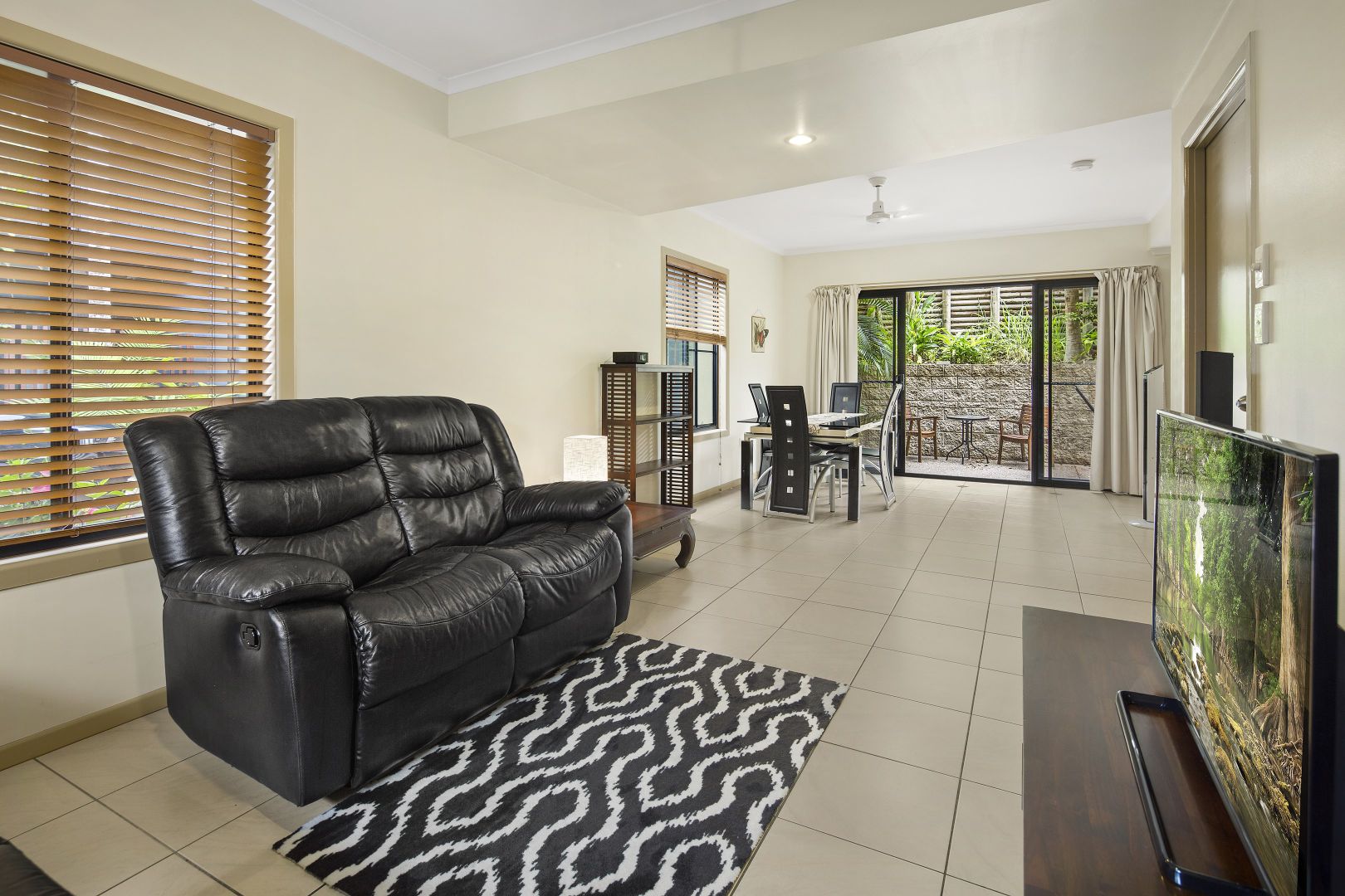 6/164 Shute Harbour Road, Cannonvale QLD 4802, Image 2