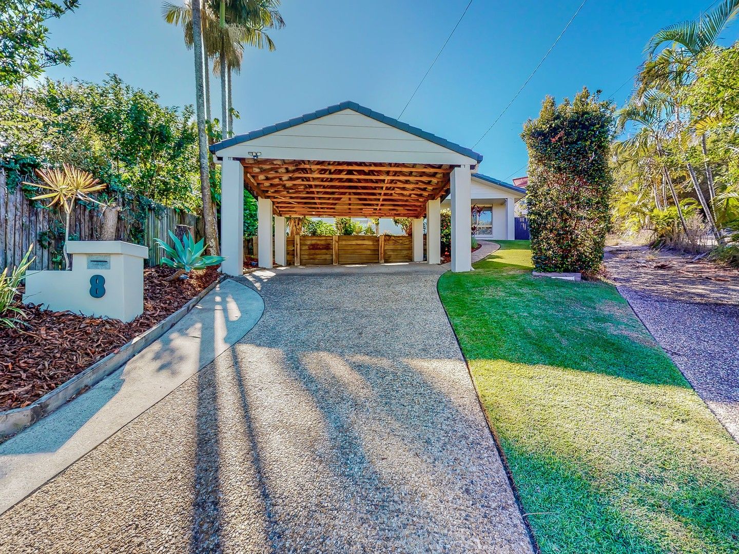 3 bedrooms House in 8 Strover Court SPRINGWOOD QLD, 4127