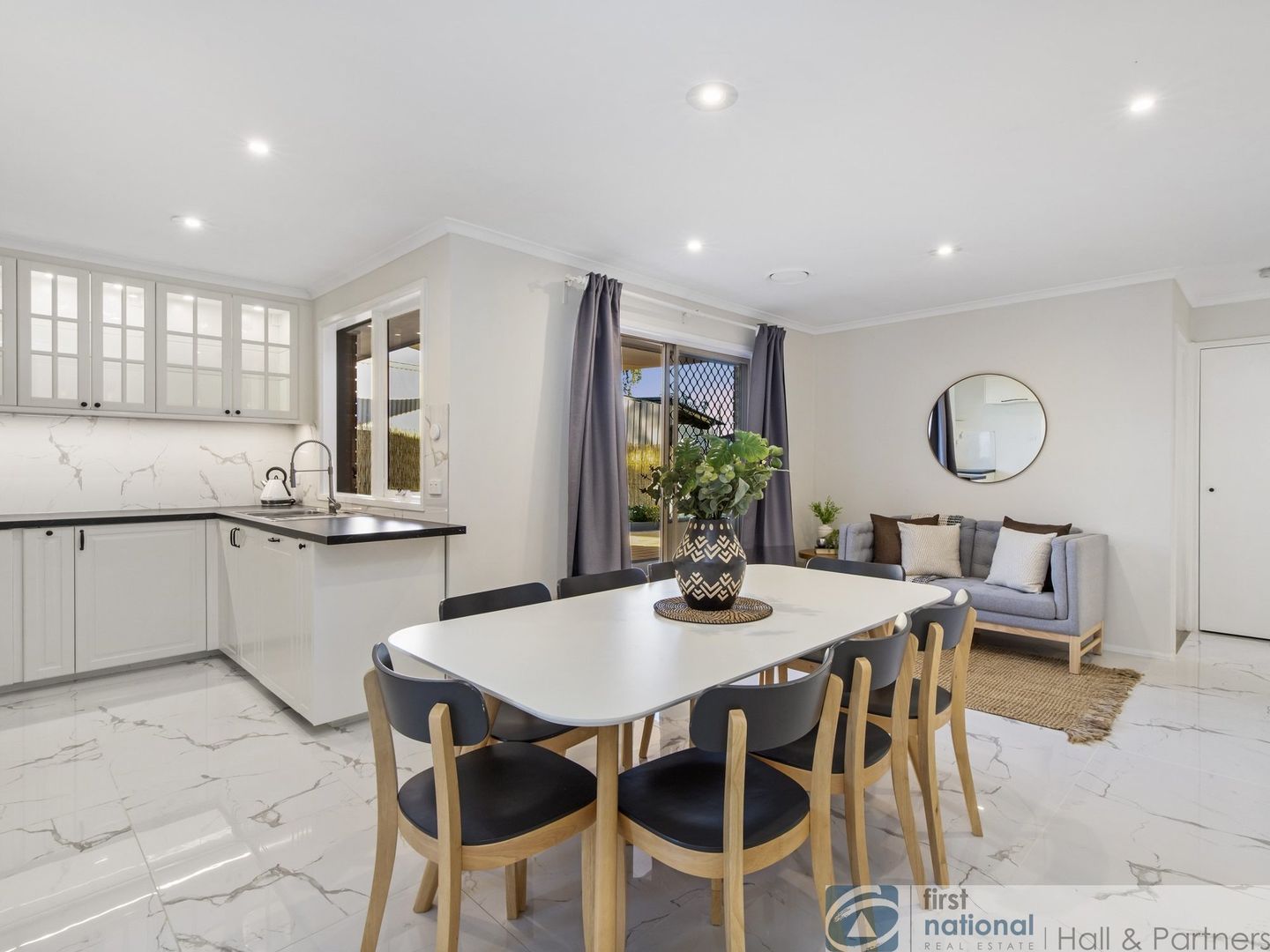 32 James Wyman Place, Hampton Park VIC 3976, Image 2