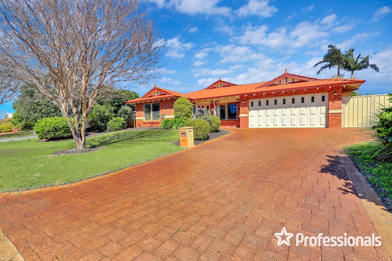 4 bedrooms House in 93 Dumbarton Road CANNING VALE WA, 6155