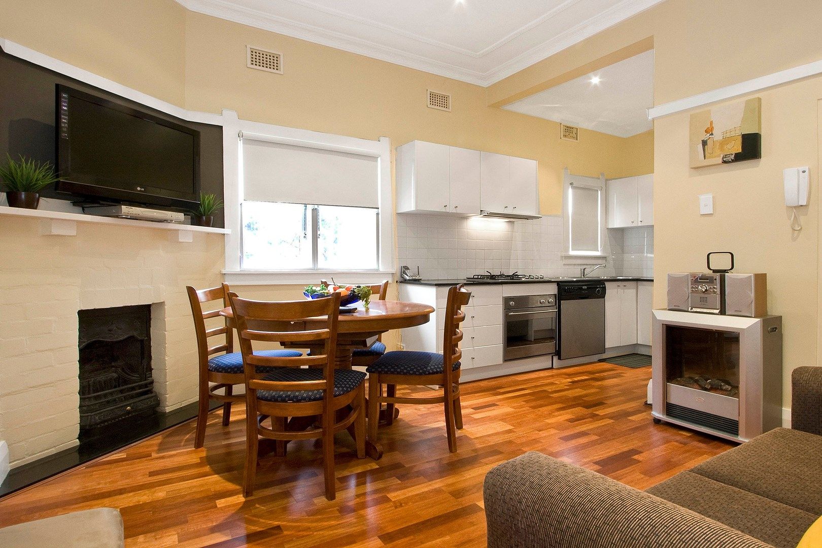 1 bedrooms Apartment / Unit / Flat in 6/297 Ernest Street NEUTRAL BAY NSW, 2089