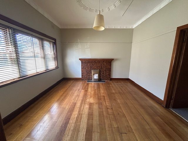 2 bedrooms House in 31 Grammar Street STRATHMORE VIC, 3041