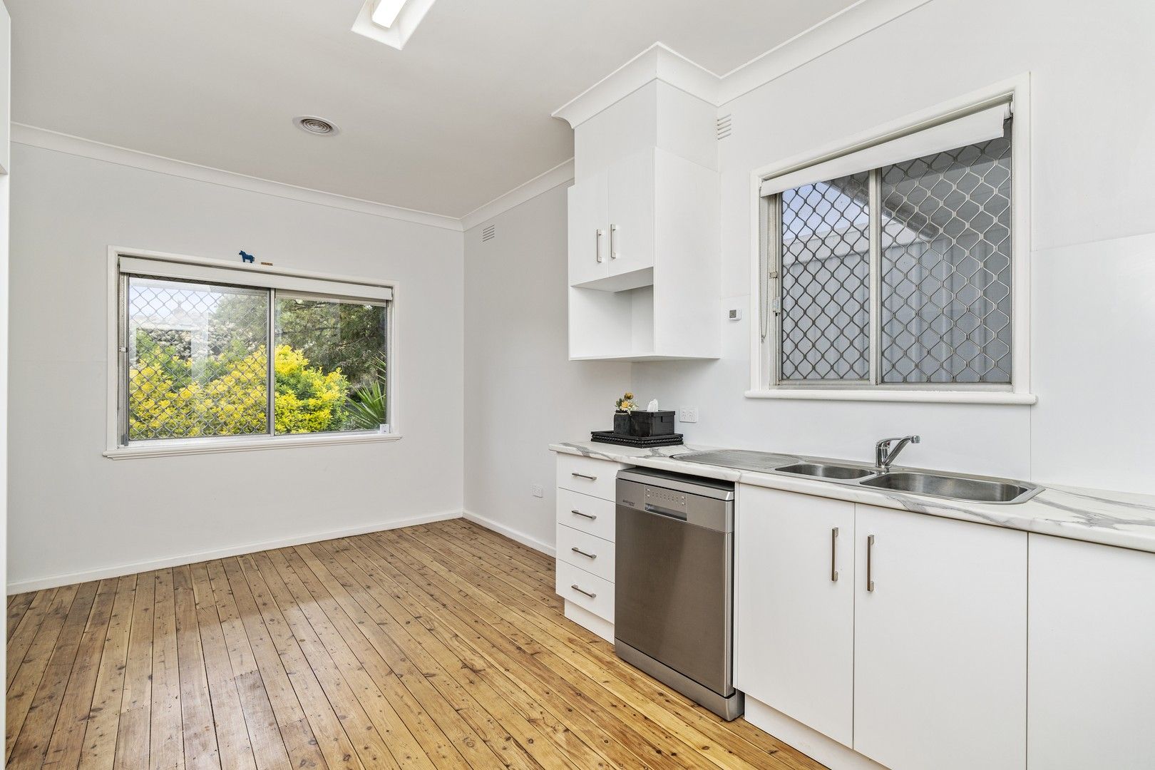 16B Broad Street, Wagga Wagga NSW 2650 House For Rent 450 Domain